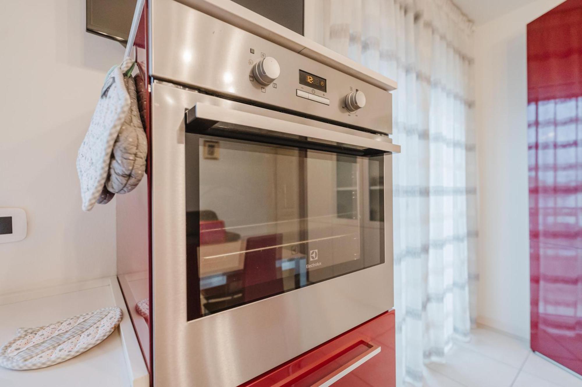 Lucrezia - 10 Min From & Free Parking Apartamento *