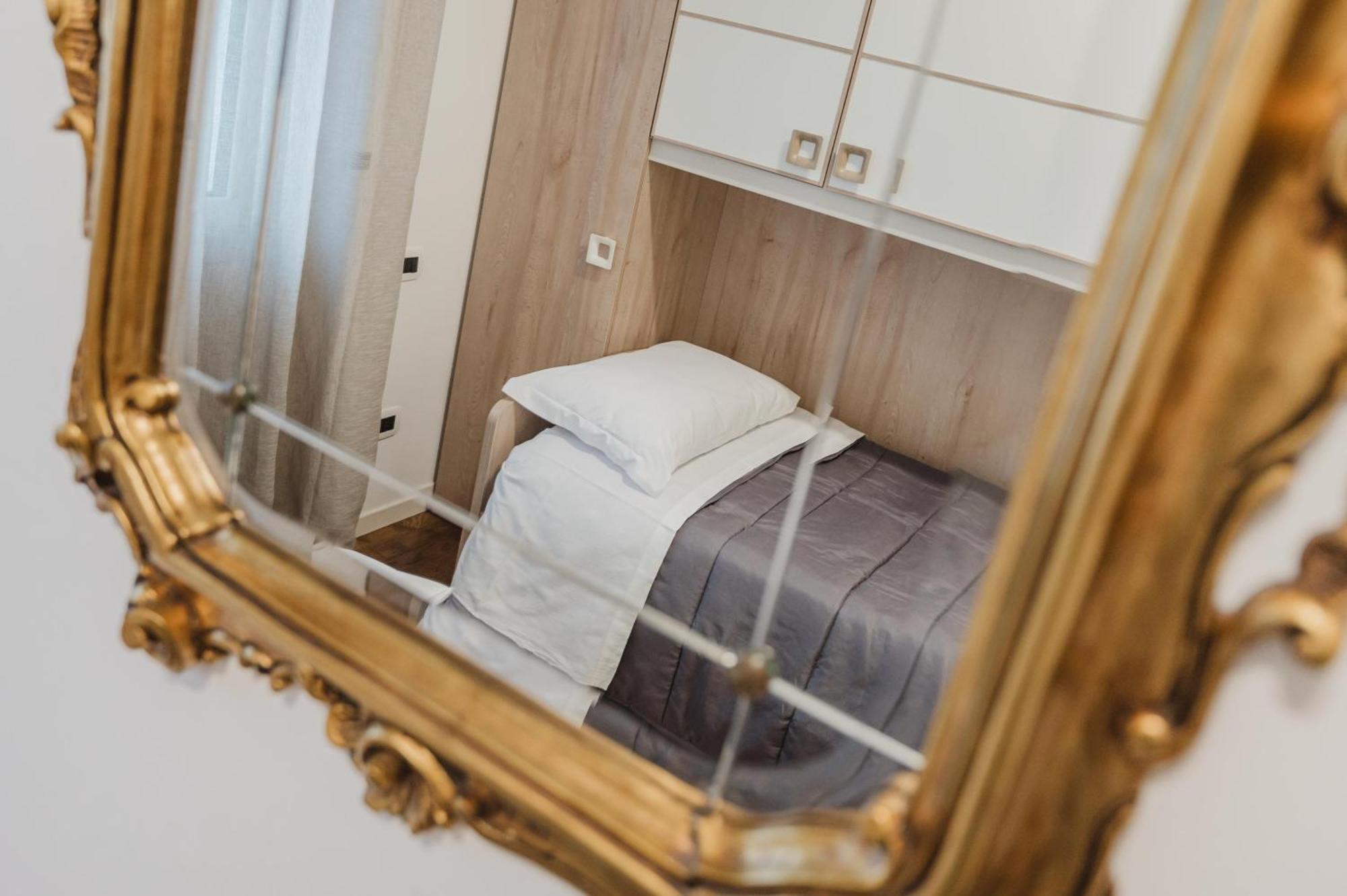 Lucrezia - 10 Min From & Free Parking Apartamento